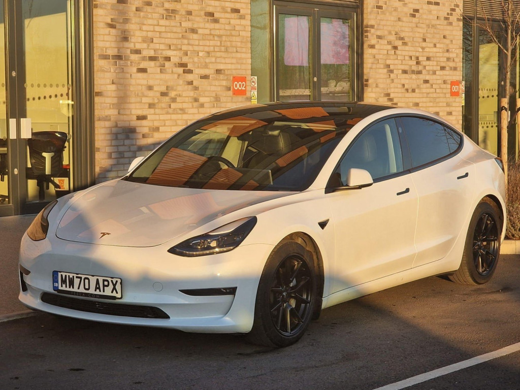 TESLA MODEL 3