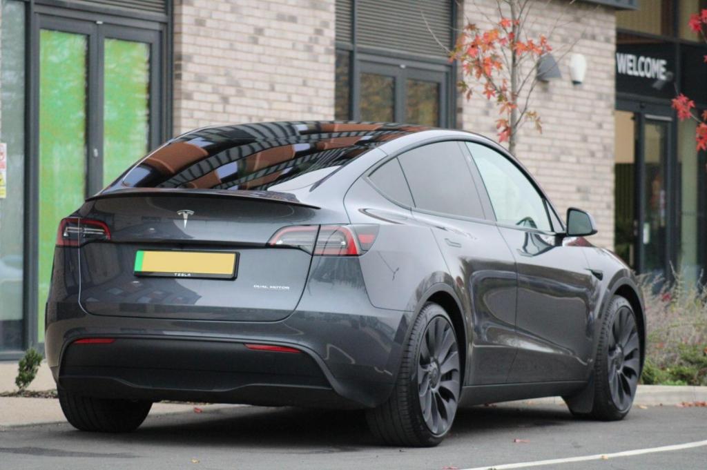 TESLA MODEL Y