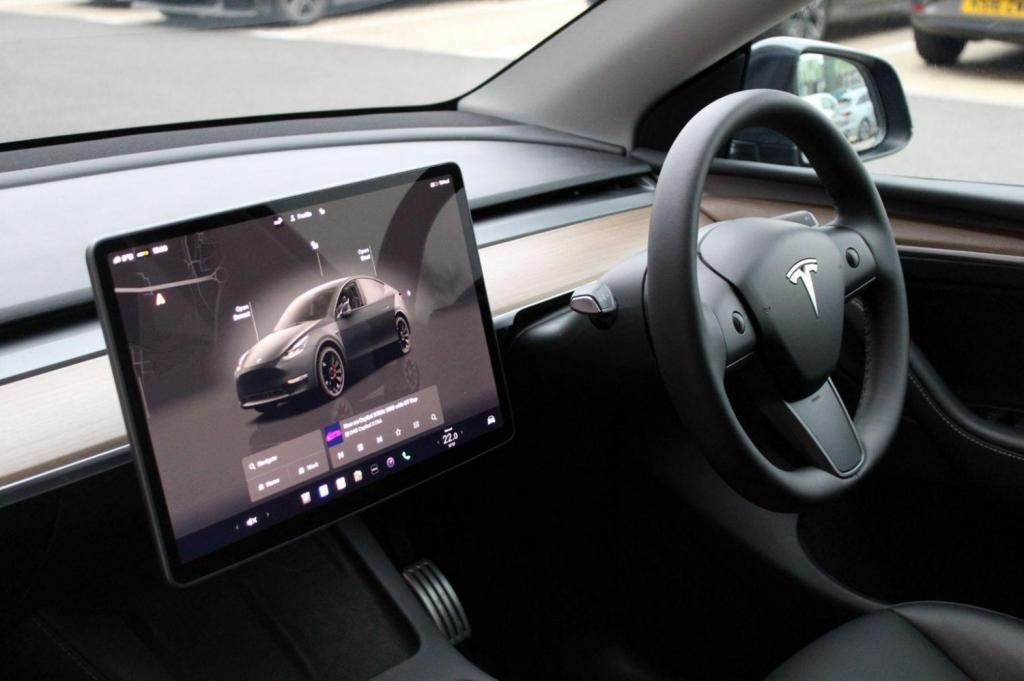 TESLA MODEL Y