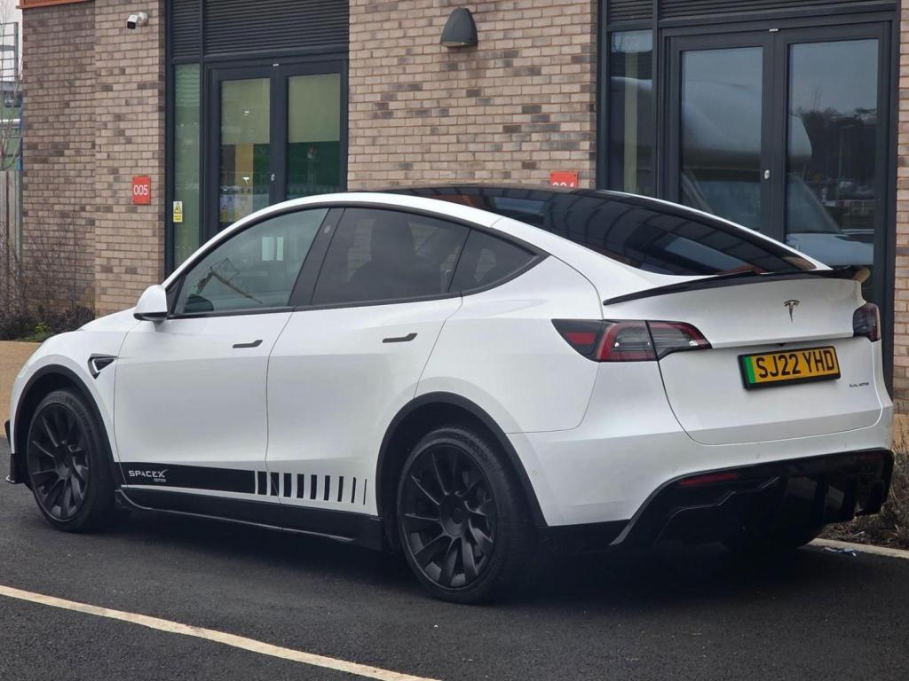 TESLA MODEL Y
