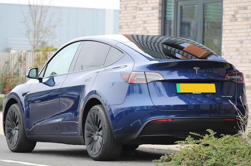 TESLA MODEL Y