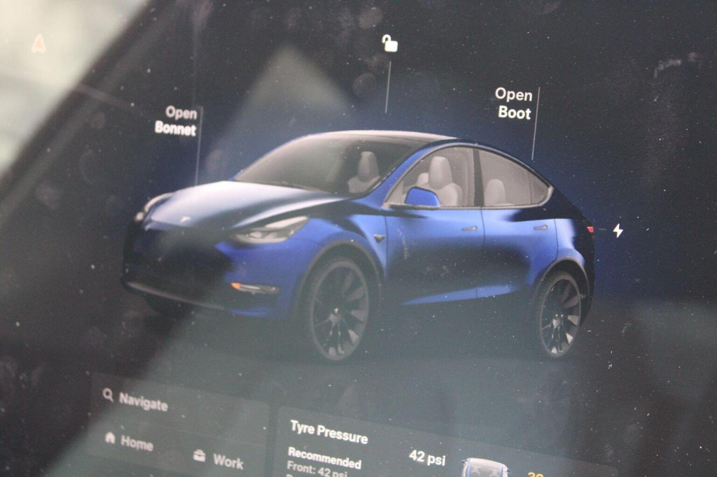 TESLA MODEL Y