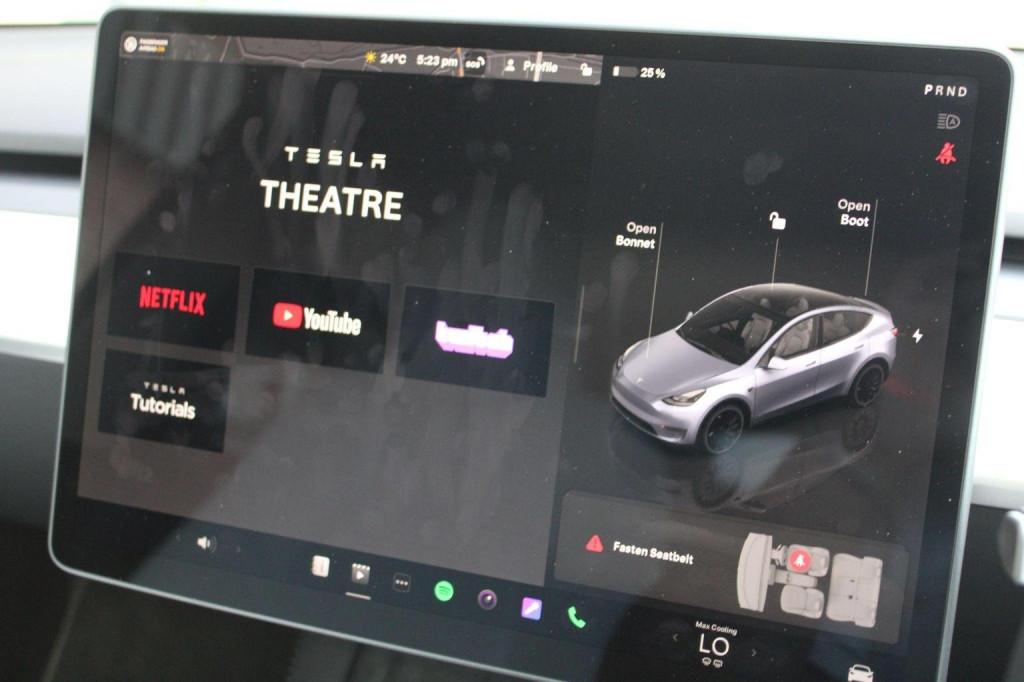 TESLA MODEL Y