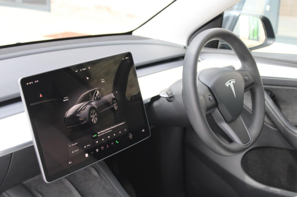 TESLA MODEL Y