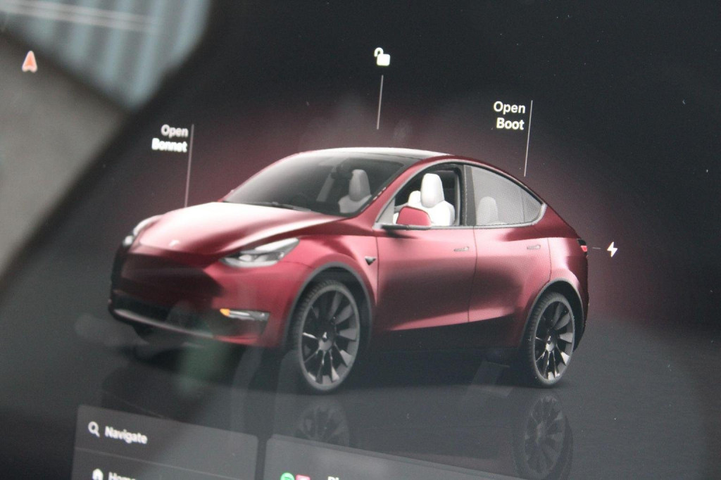 TESLA MODEL Y