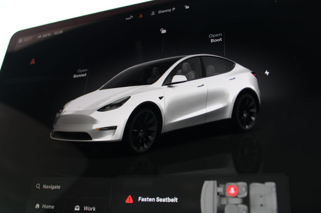 TESLA MODEL Y