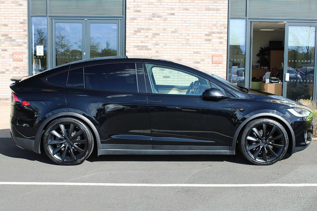 TESLA MODEL X