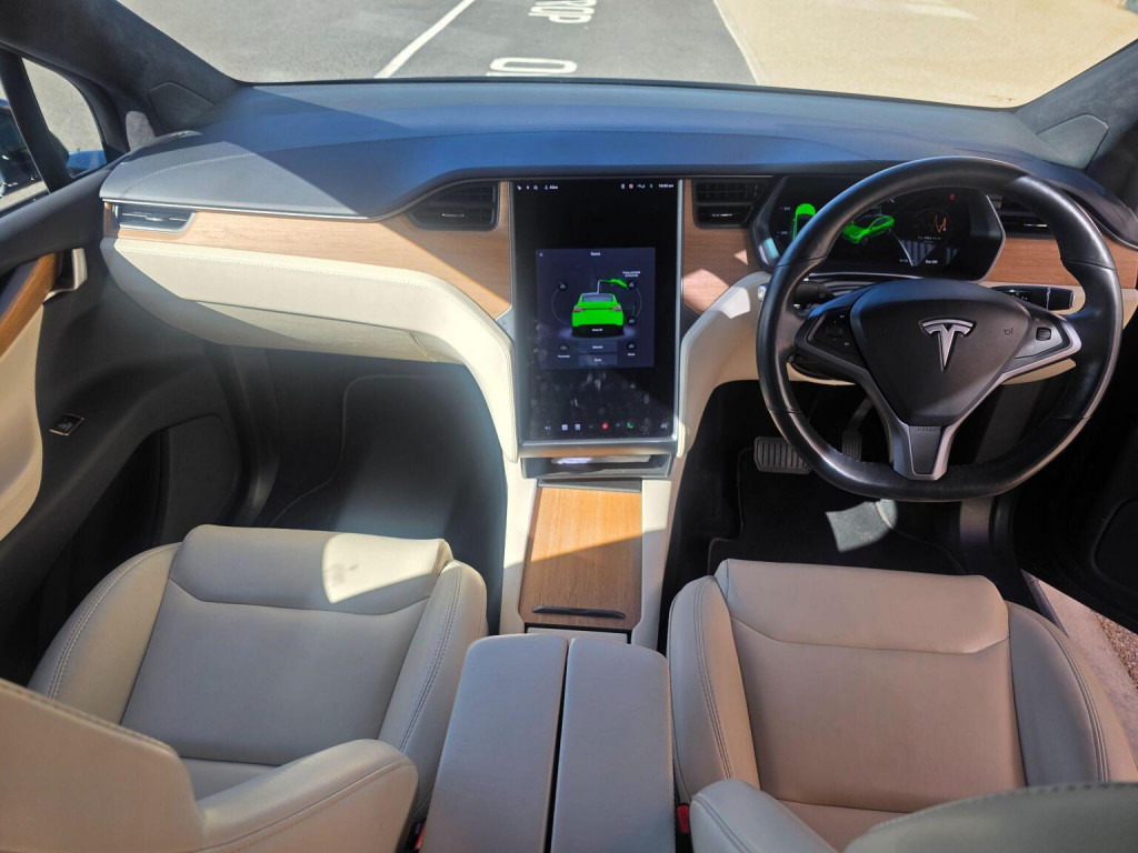 TESLA MODEL X
