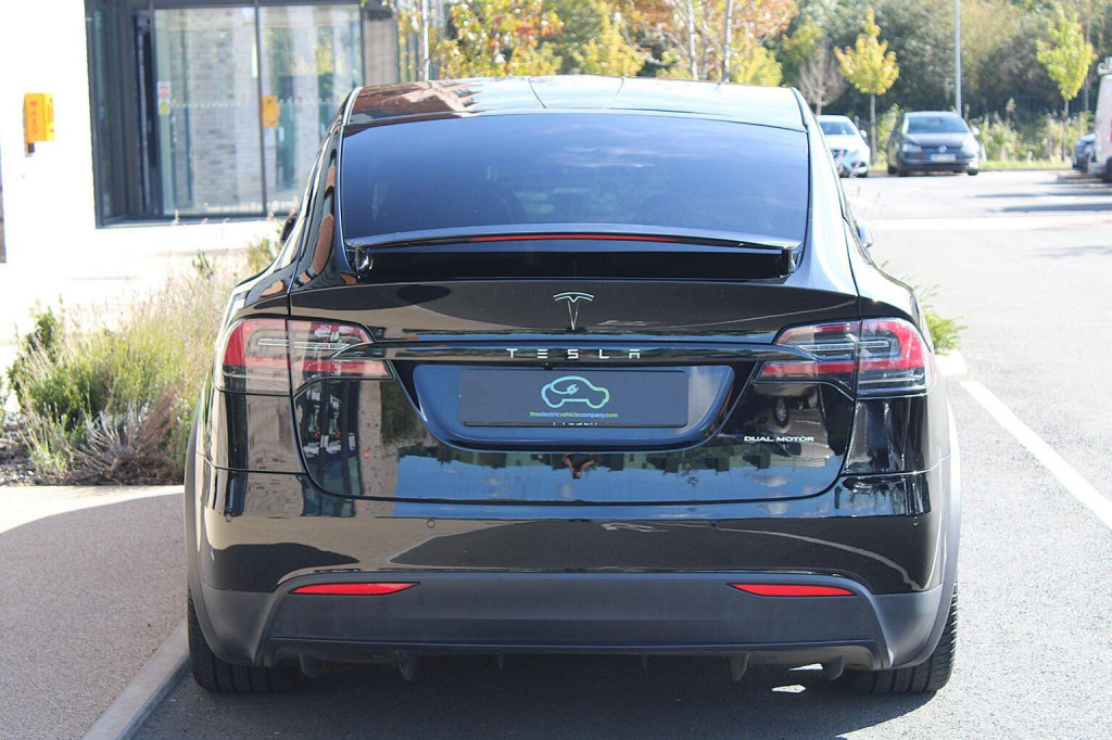 TESLA MODEL X