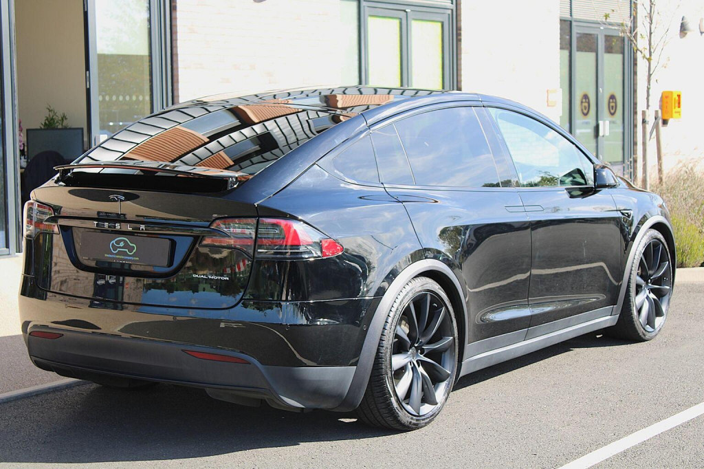 TESLA MODEL X