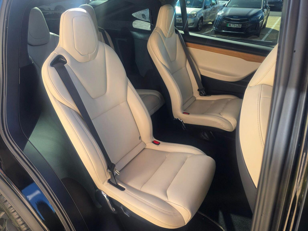 TESLA MODEL X