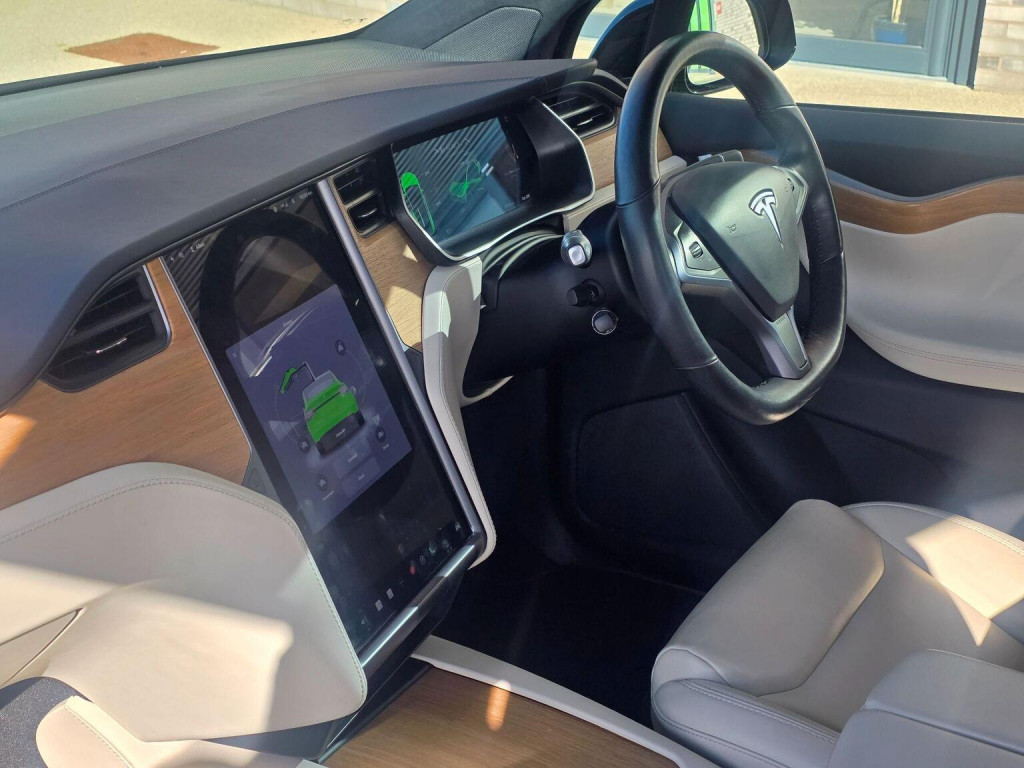 TESLA MODEL X