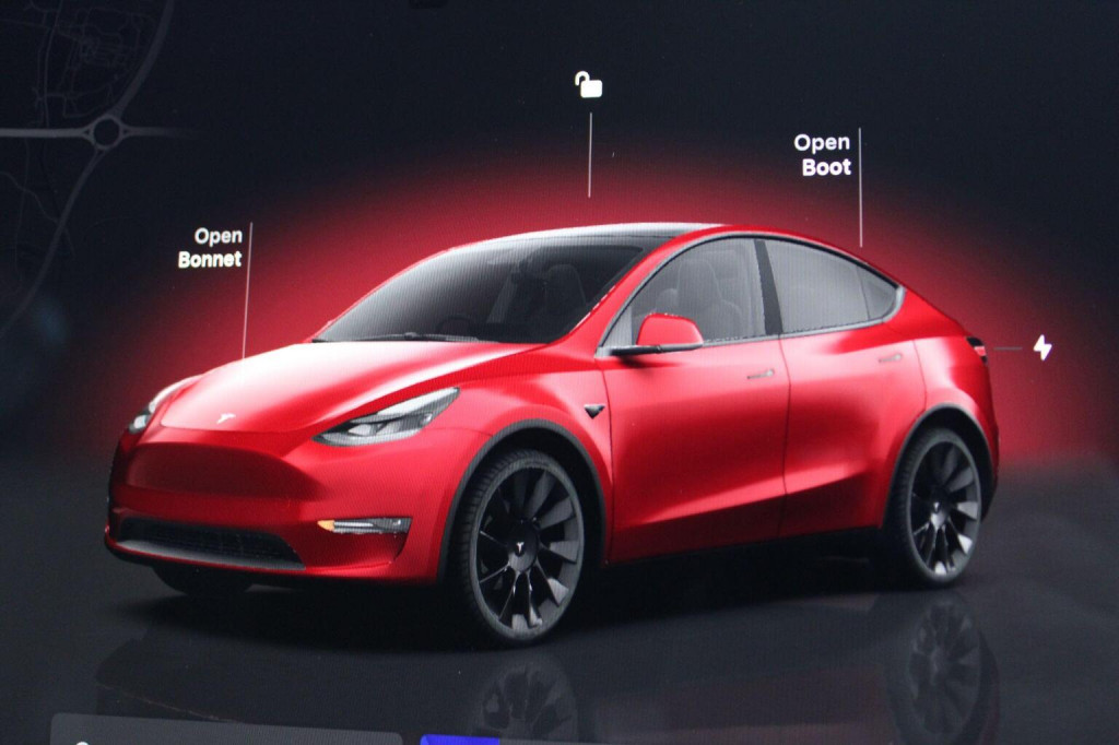 TESLA MODEL Y