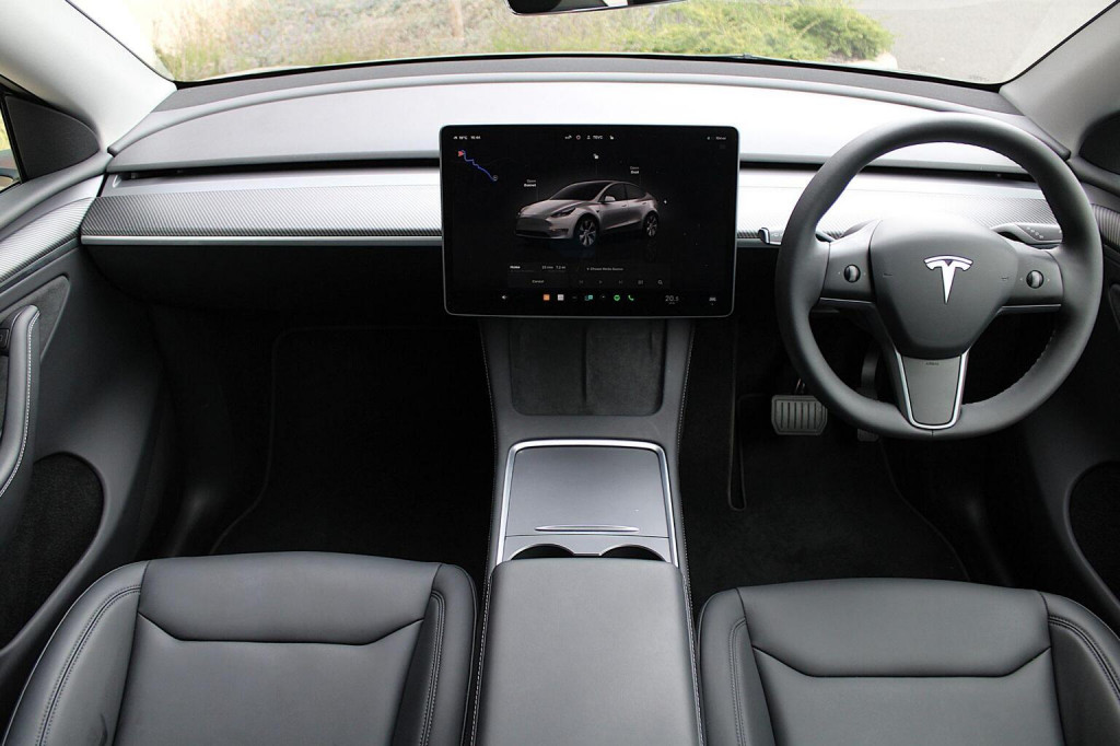 TESLA MODEL Y