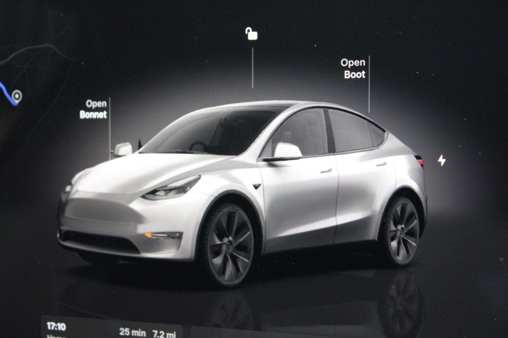 TESLA MODEL Y