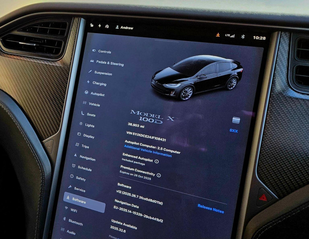 TESLA MODEL X