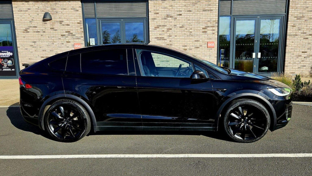TESLA MODEL X