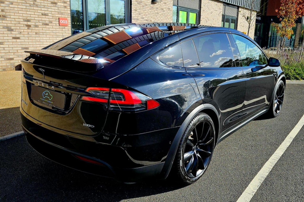 TESLA MODEL X