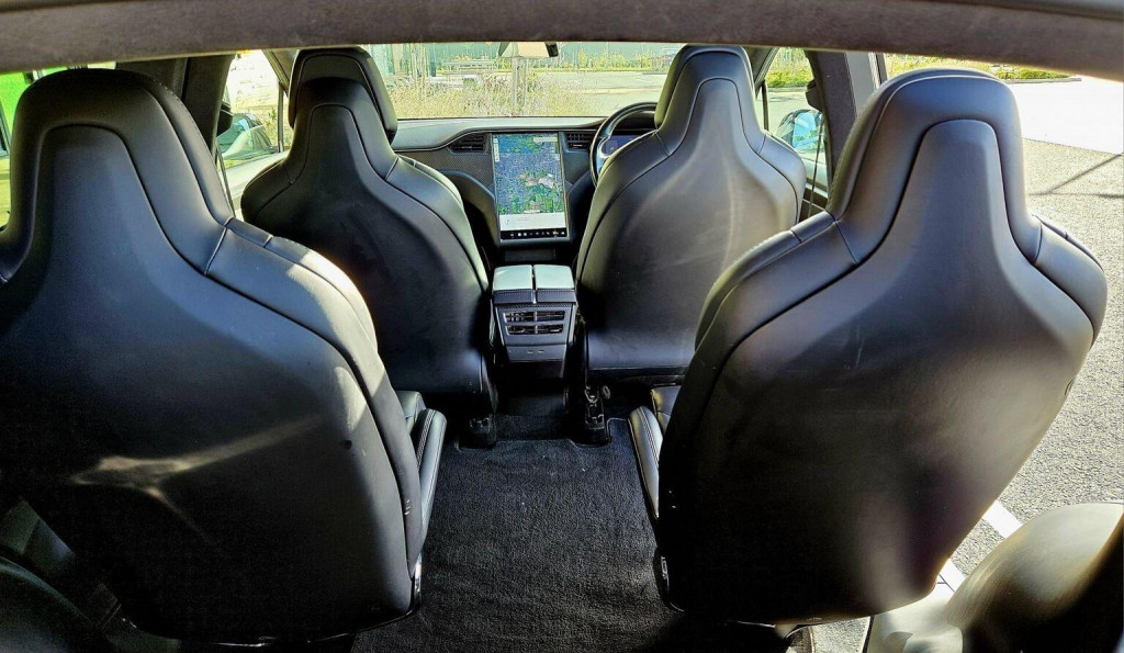 TESLA MODEL X