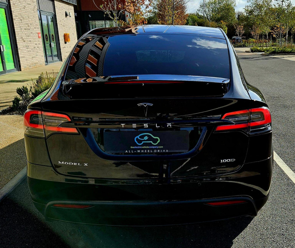 TESLA MODEL X