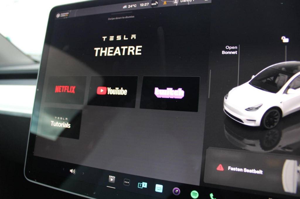 TESLA MODEL Y