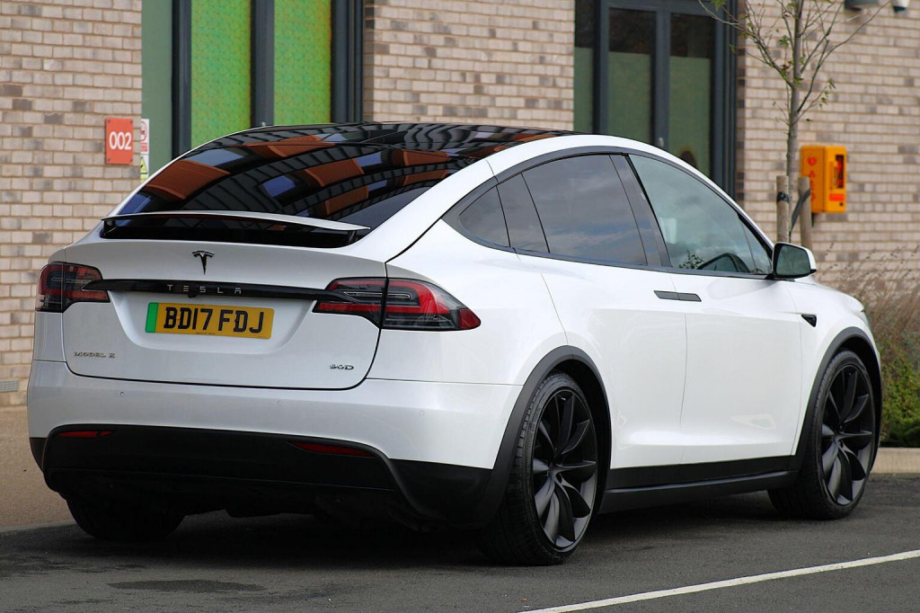 TESLA MODEL X