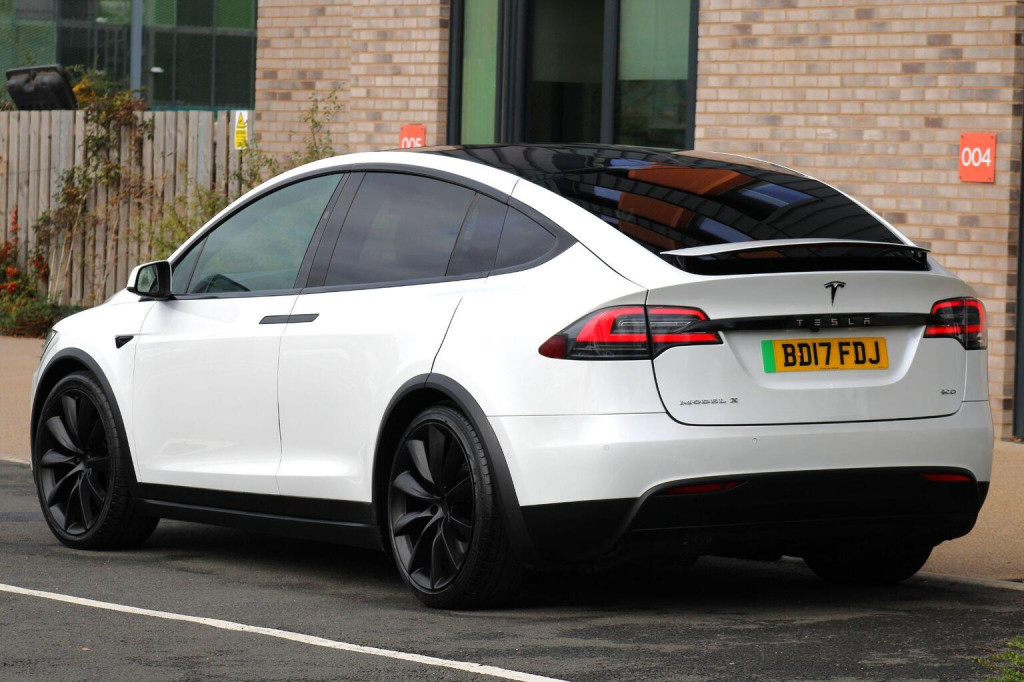 TESLA MODEL X