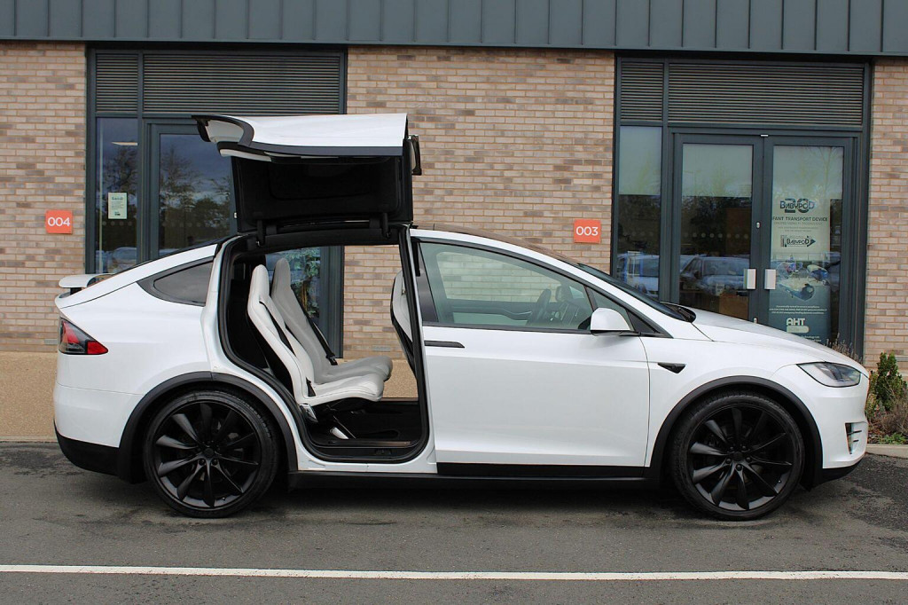 TESLA MODEL X