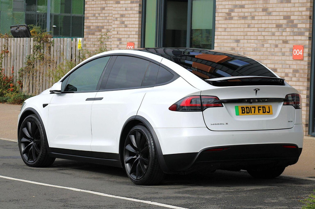TESLA MODEL X