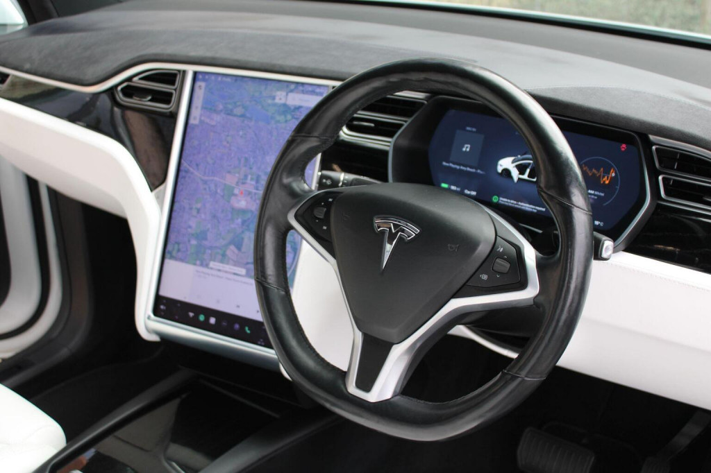 TESLA MODEL X