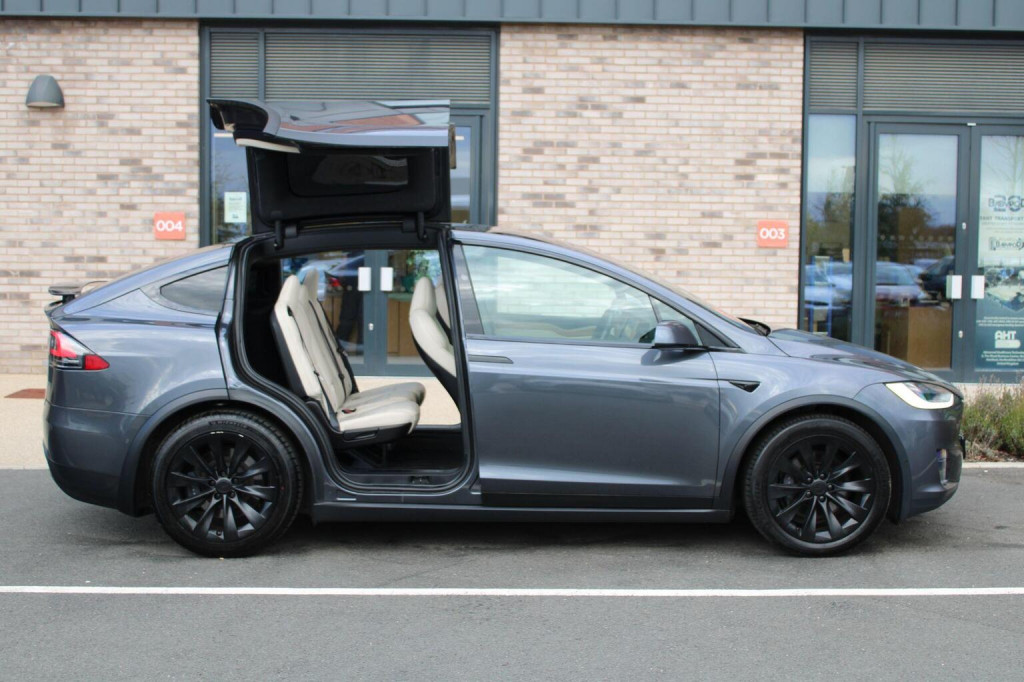 TESLA MODEL X