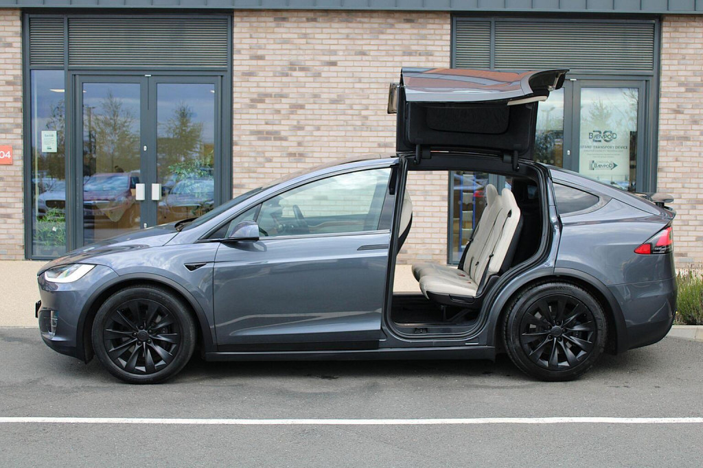 TESLA MODEL X