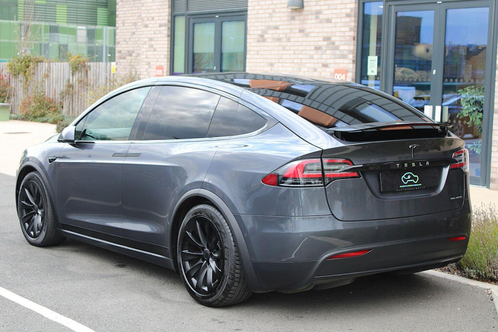 TESLA MODEL X