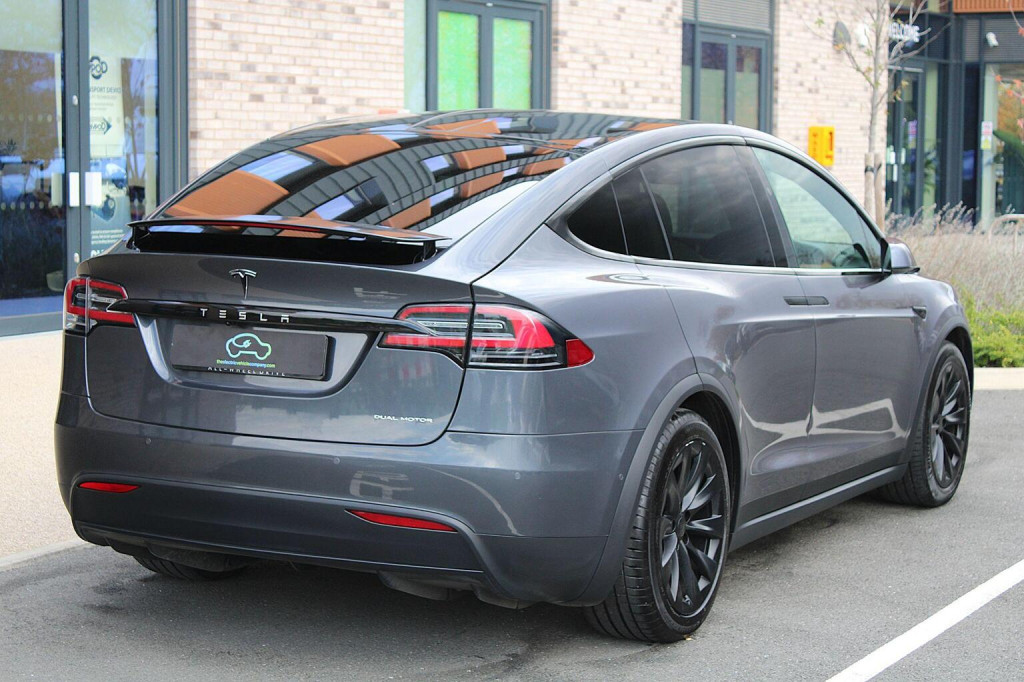 TESLA MODEL X