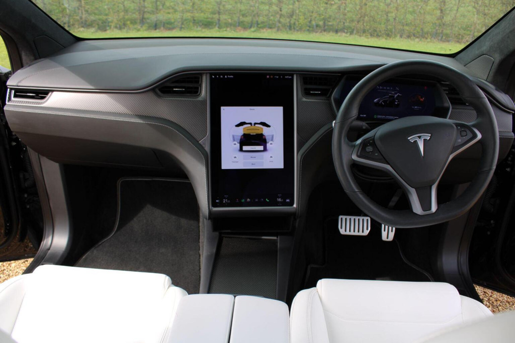 TESLA MODEL X
