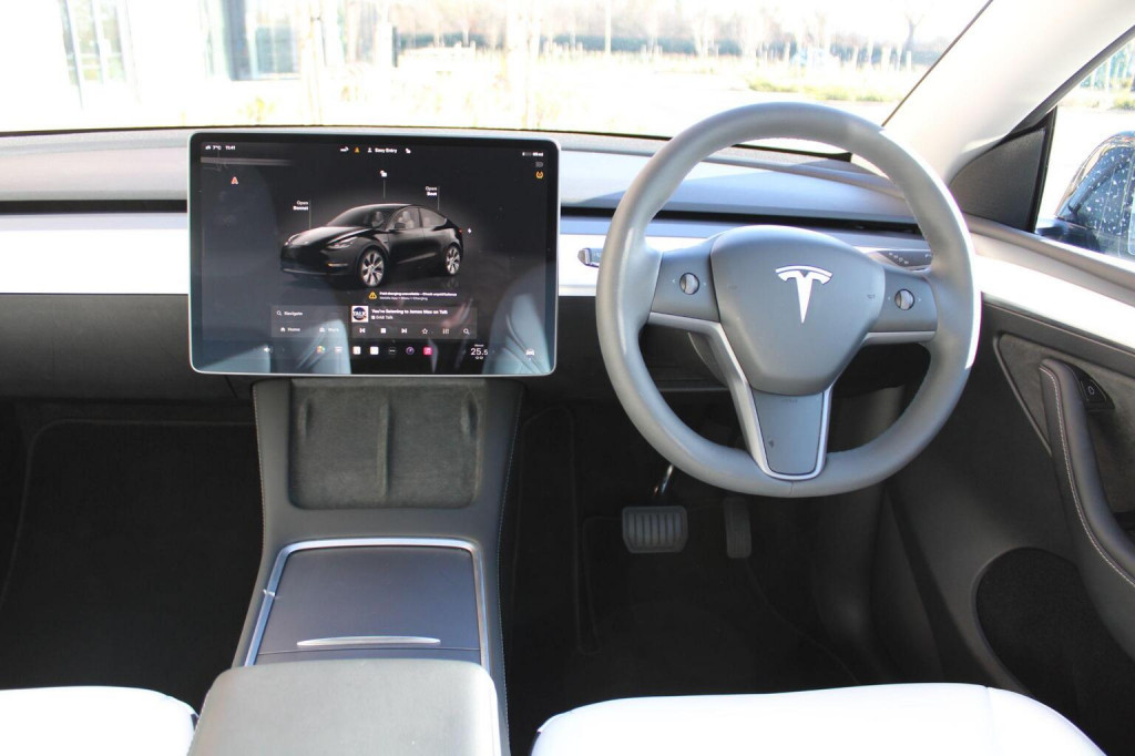 TESLA MODEL Y