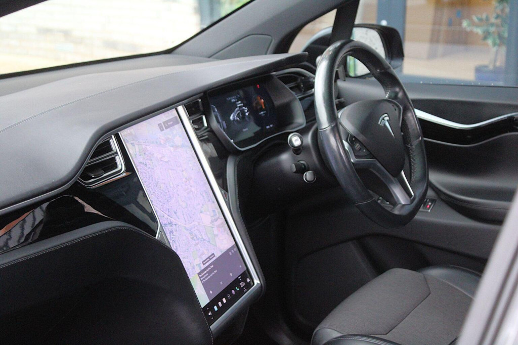 TESLA MODEL X