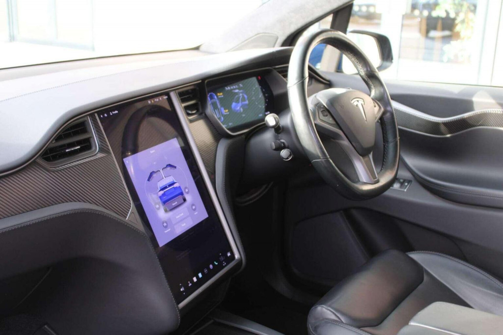 TESLA MODEL X