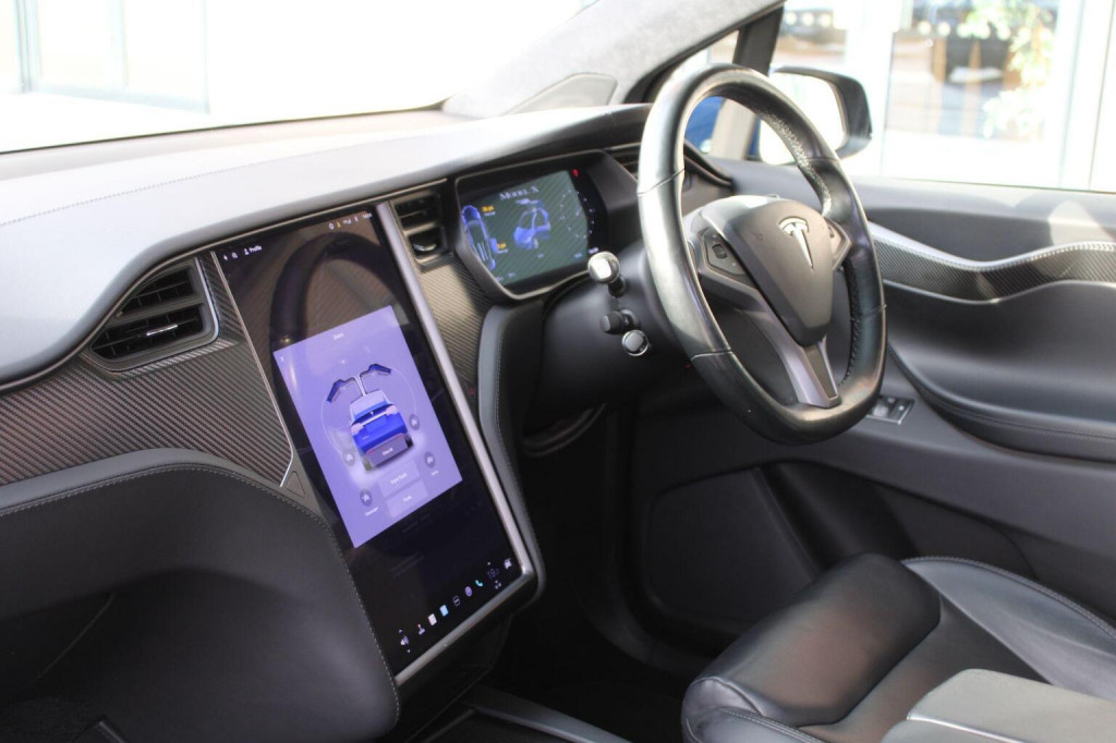 TESLA MODEL X