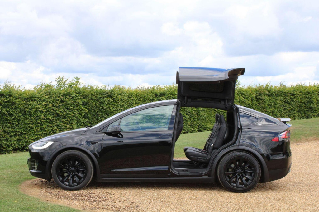 TESLA MODEL X