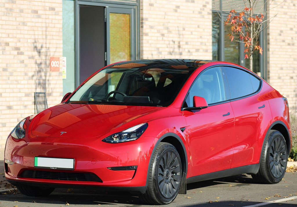 TESLA MODEL Y