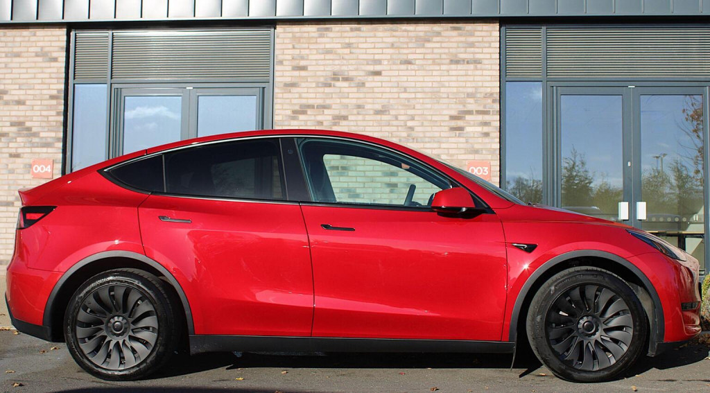 TESLA MODEL Y