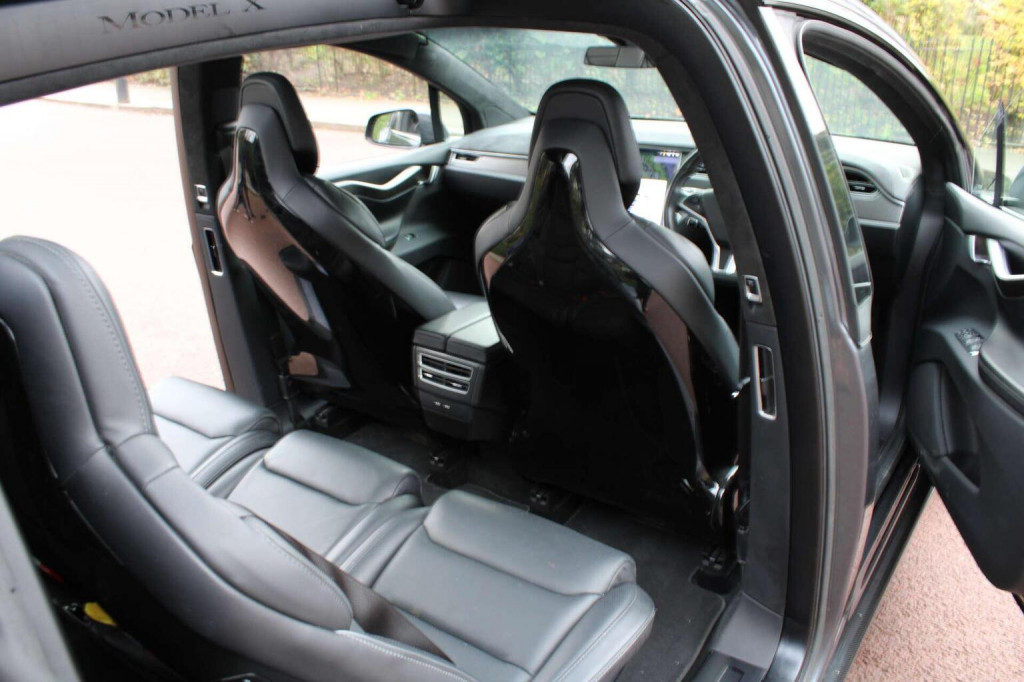 TESLA MODEL X