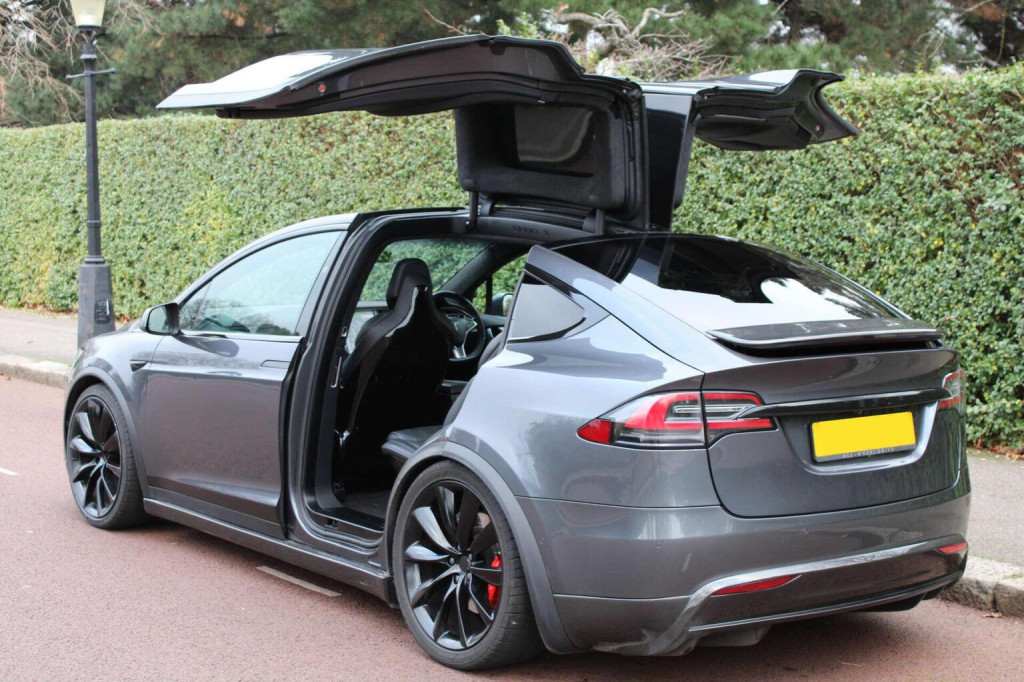TESLA MODEL X