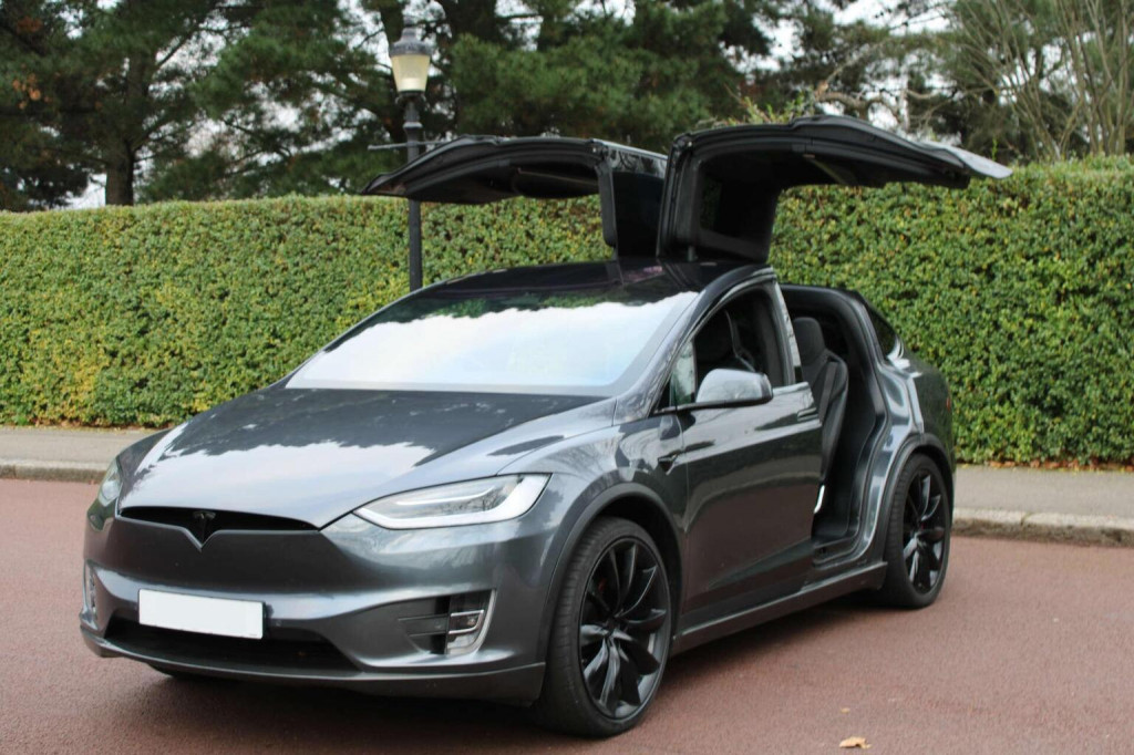 TESLA MODEL X
