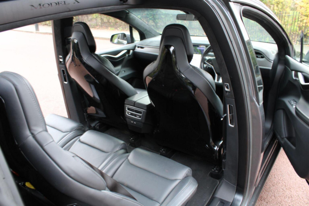 TESLA MODEL X