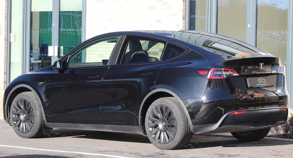 TESLA MODEL Y