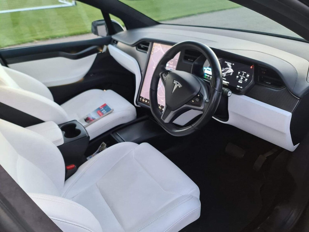 TESLA MODEL X