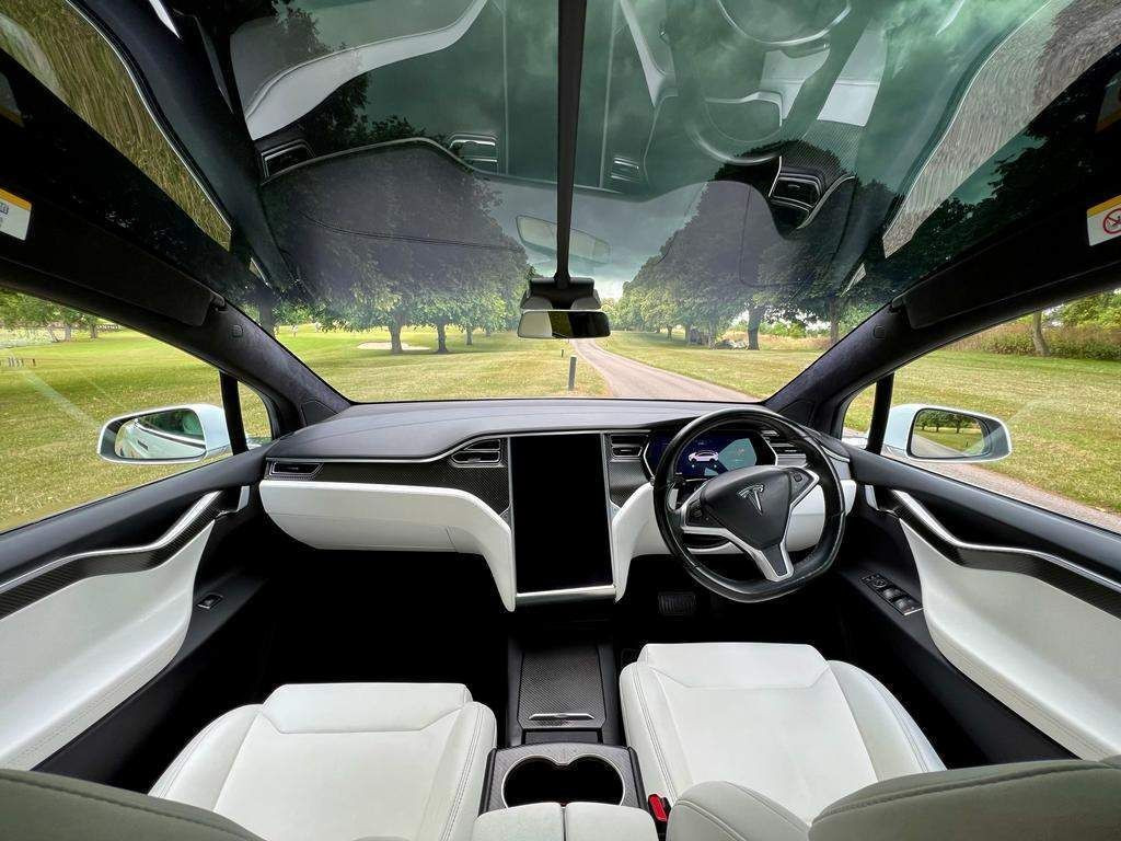 TESLA MODEL X