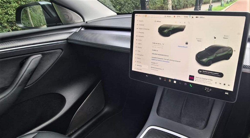 TESLA MODEL Y